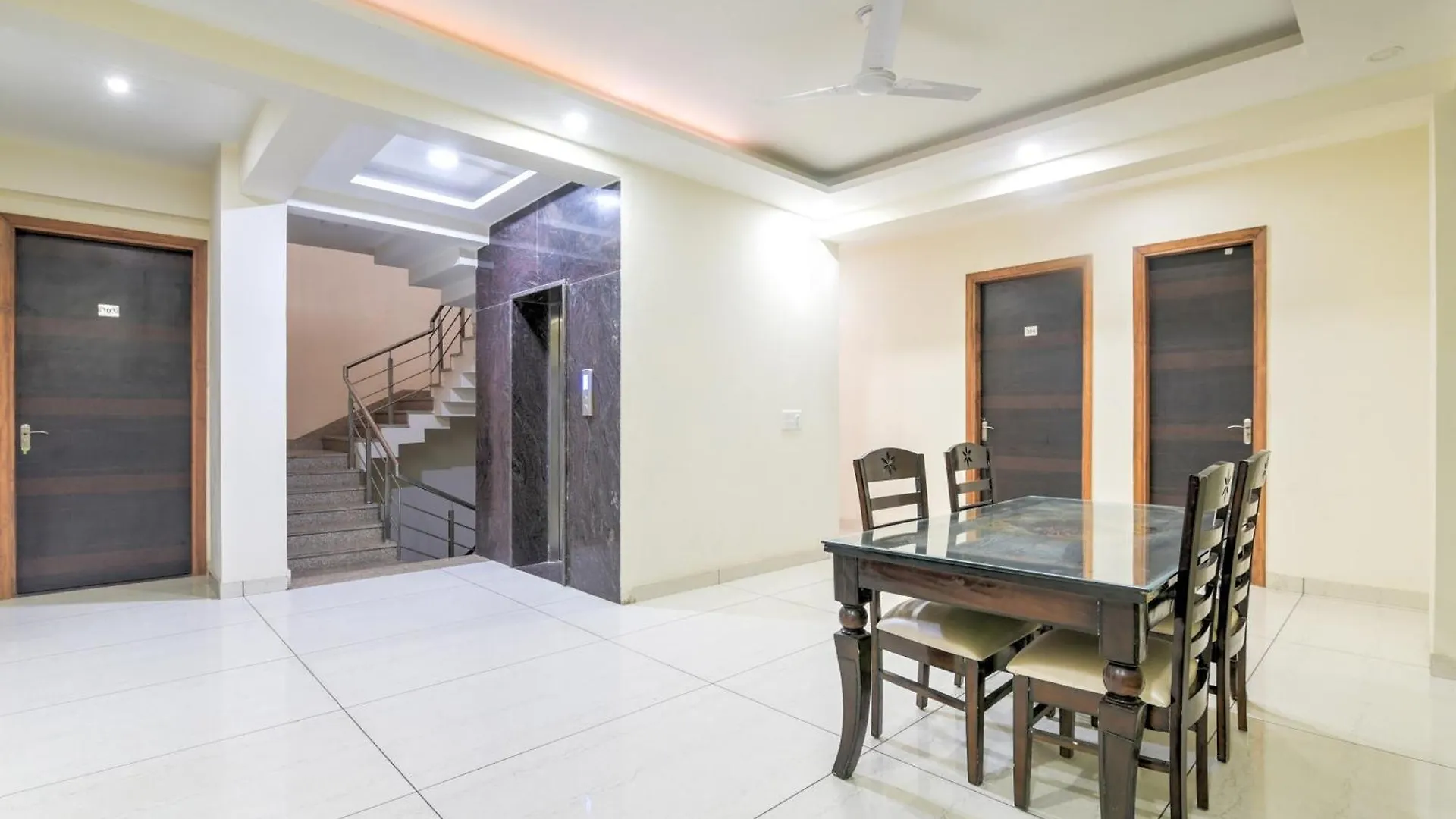 Collection O Sappire Inn Near Appu Ghar Gurgaon Hotel