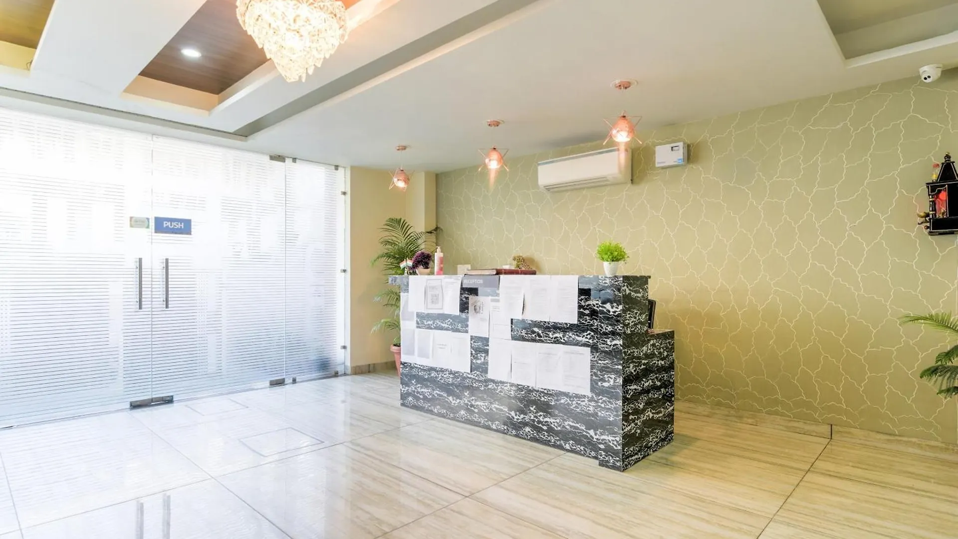 *** Hotel Collection O Sappire Inn Near Appu Ghar Gurgaon India