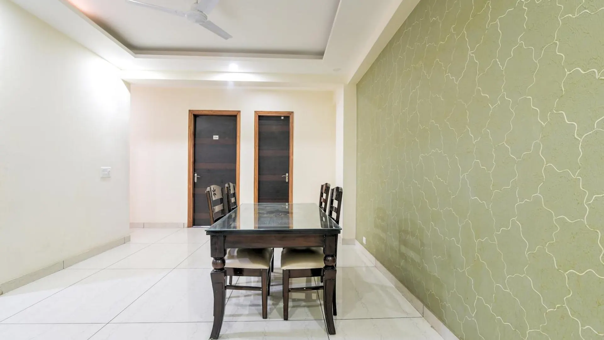 Collection O Sappire Inn Near Appu Ghar Gurgaon