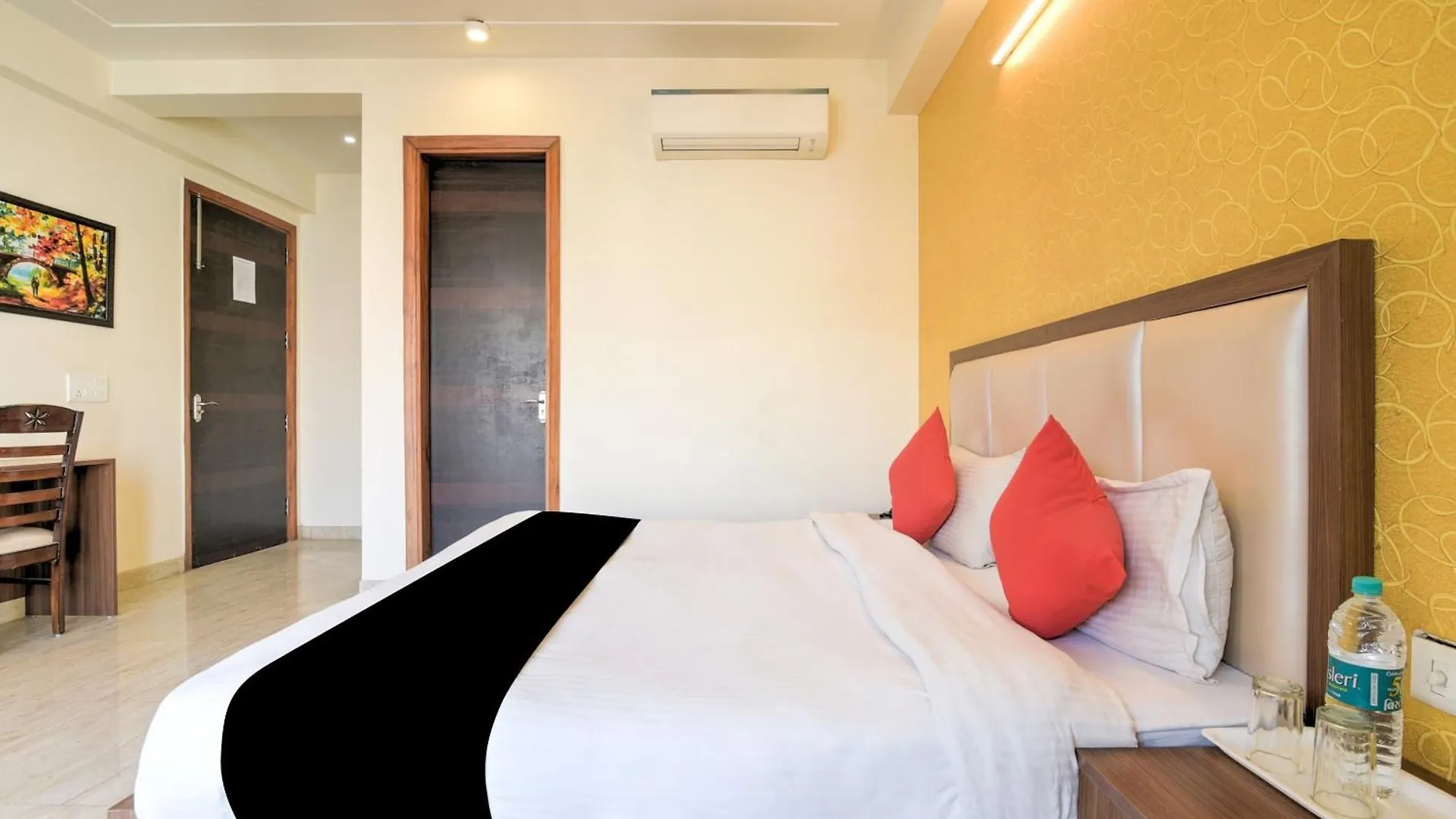 Collection O Sappire Inn Near Appu Ghar Gurgaon