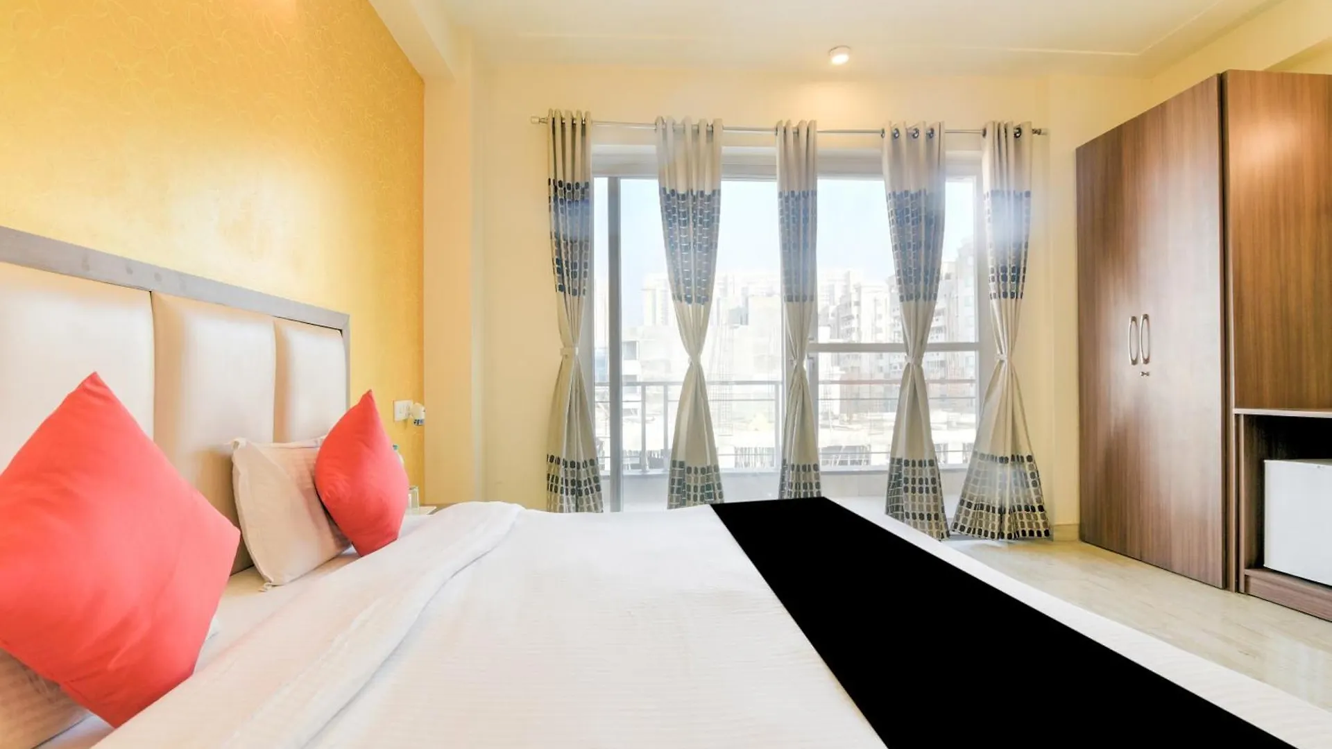 Collection O Sappire Inn Near Appu Ghar Gurgaon Hotel
