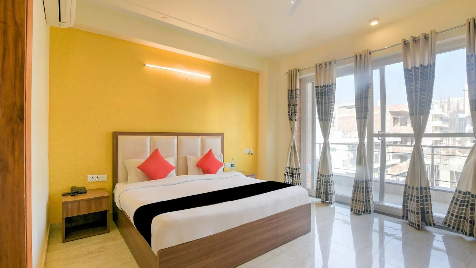 *** Hotel Collection O Sappire Inn Near Appu Ghar Gurgaon India