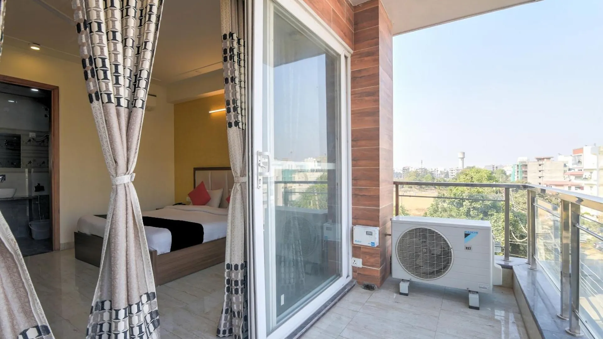 Collection O Sappire Inn Near Appu Ghar Gurgaon Hotel