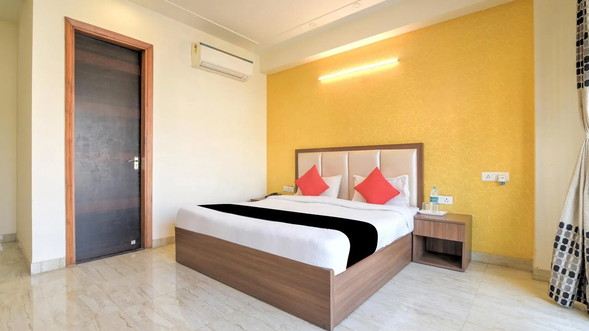 Collection O Sappire Inn Near Appu Ghar Gurgaon Hotel
