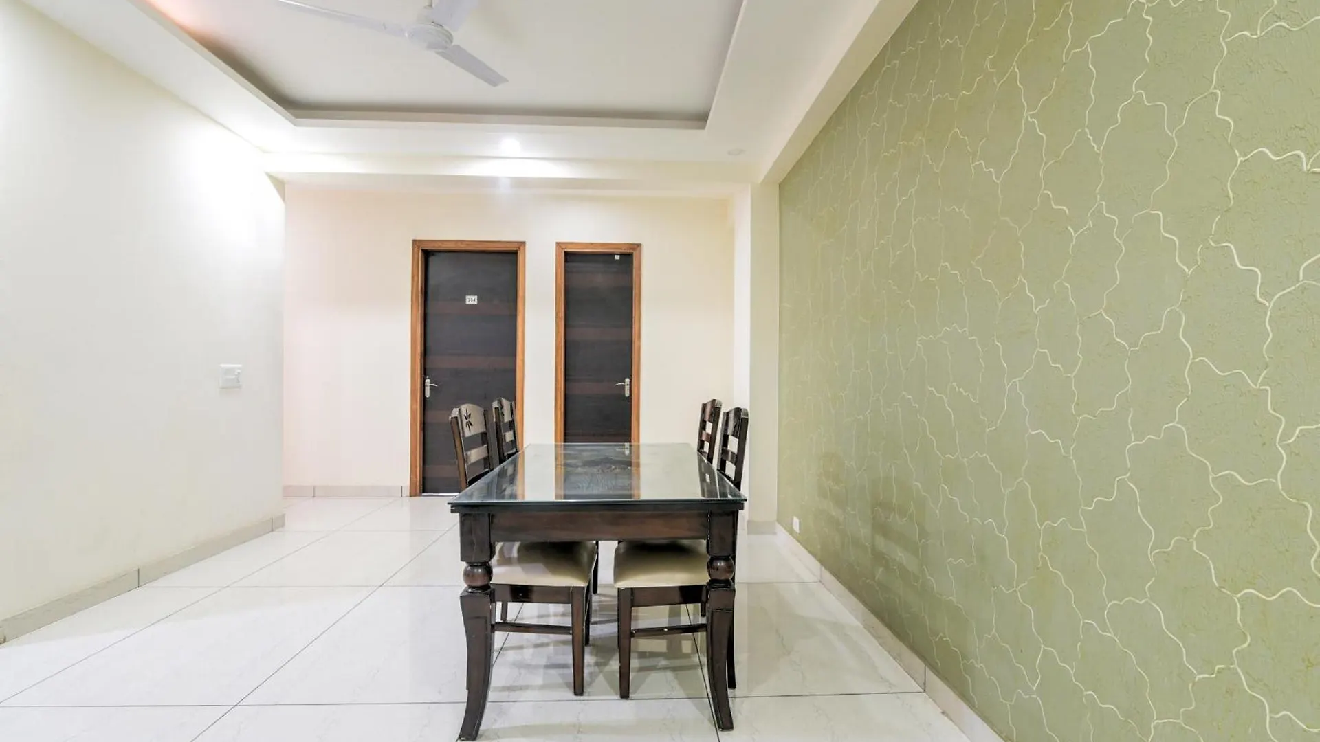 Collection O Sappire Inn Near Appu Ghar Gurgaon