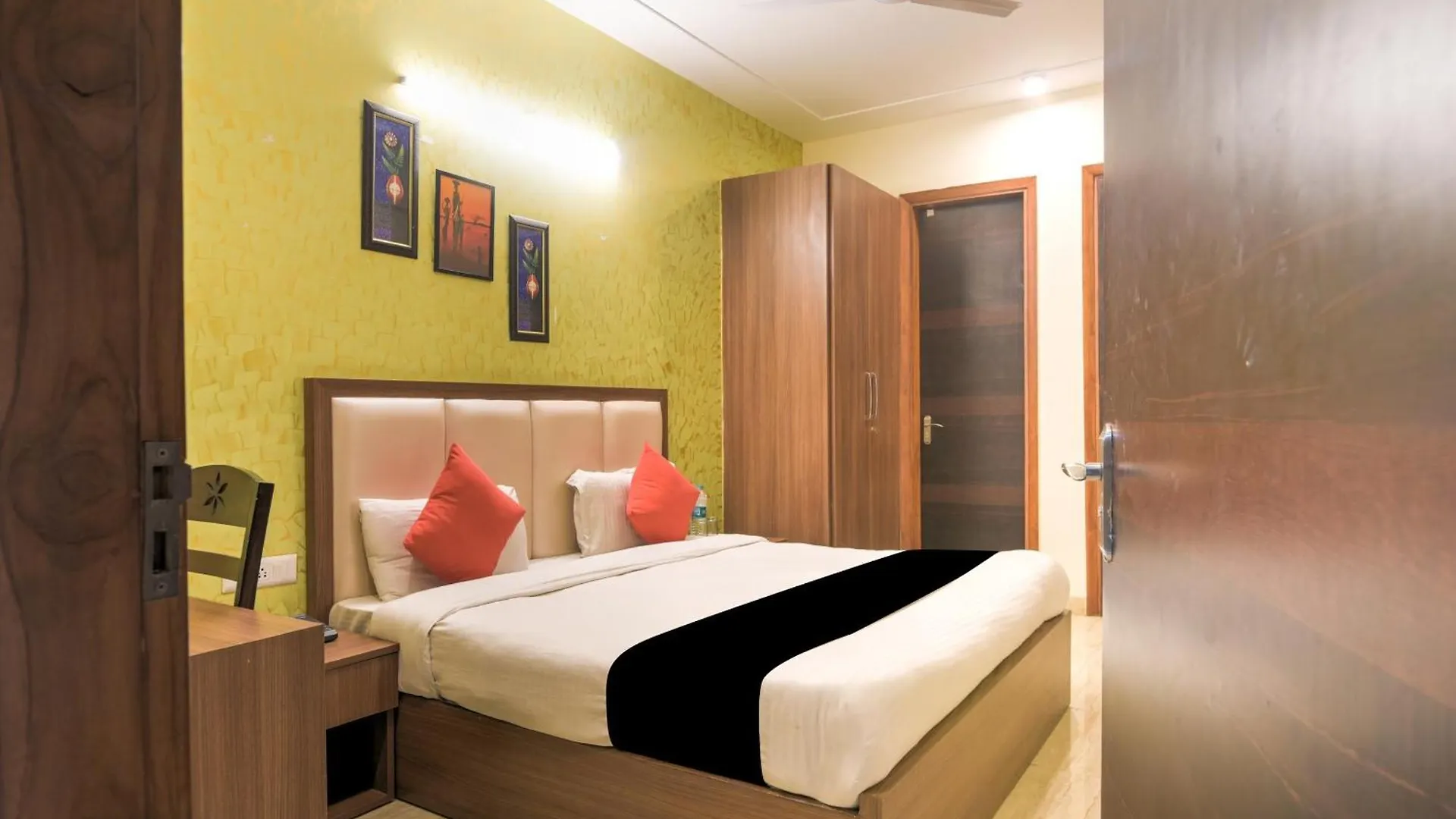 *** Hotel Collection O Sappire Inn Near Appu Ghar Gurgaon India