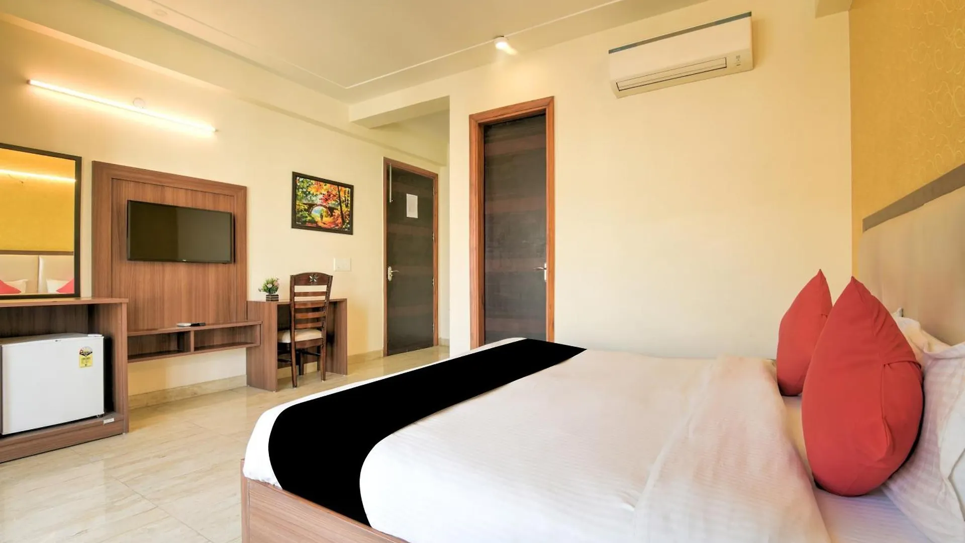 Collection O Sappire Inn Near Appu Ghar Gurgaon